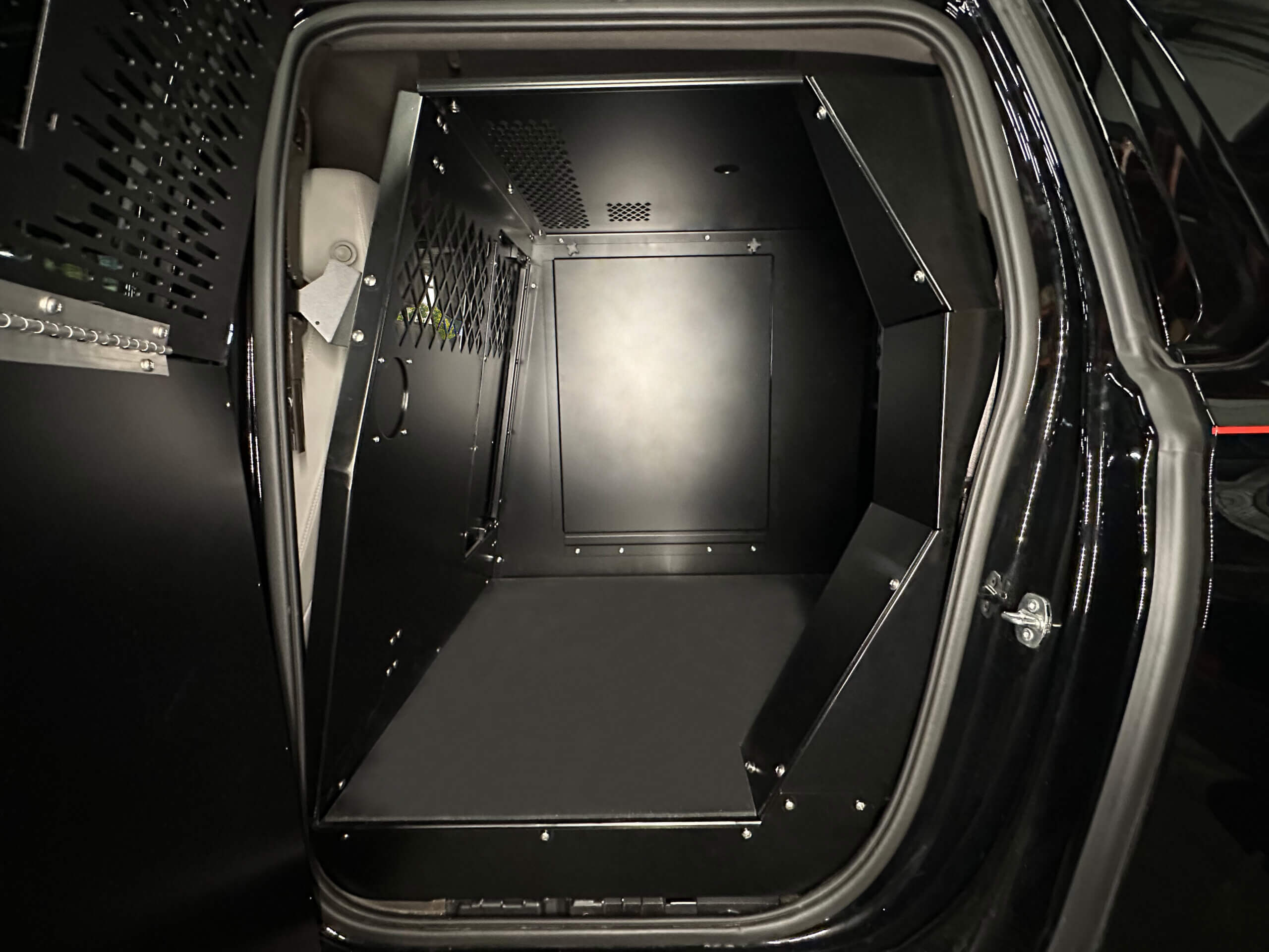 [K9-C27-PT-B] K9 Prisoner Transport System For 2021-2024 Chevrolet Suburban – Black