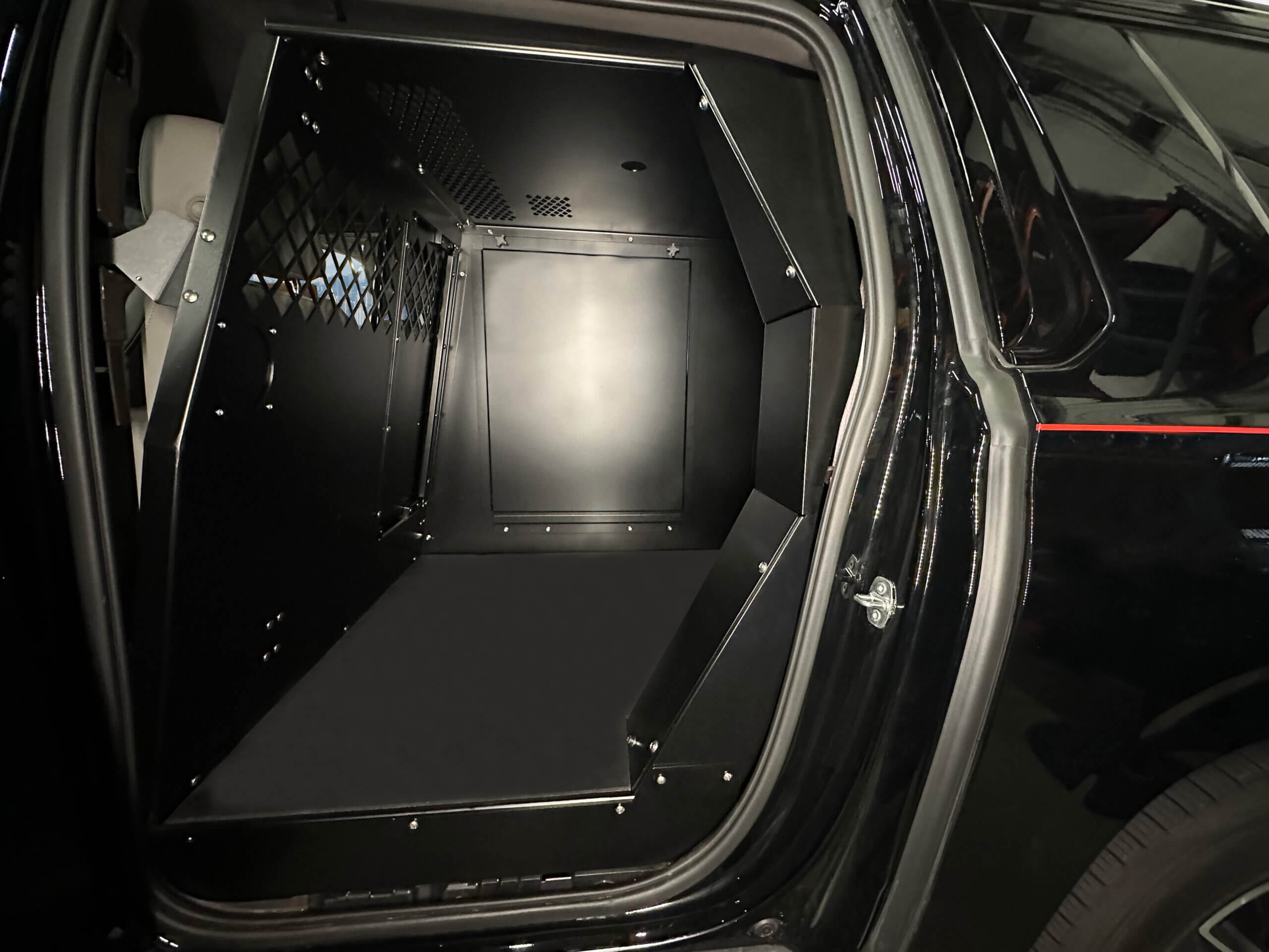 [K9-C27-PT-B] K9 Prisoner Transport System For 2021-2024 Chevrolet Suburban – Black